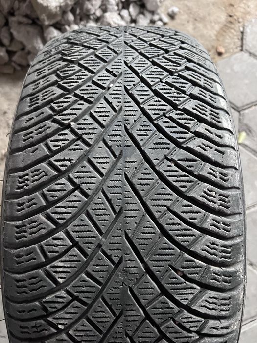 Зимние шины  245/50/18