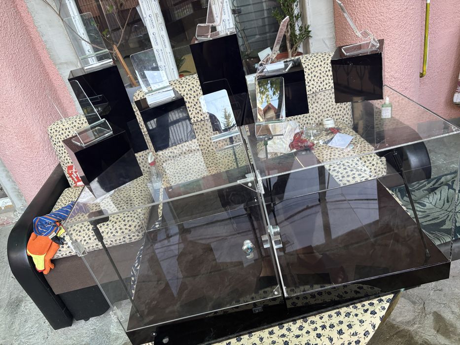 Box cutie terariu acvariu plexiglas transparent cu usa si lumini LED actionate prin buton(expozitie ceasuri telefoane bijuterii )499 tot setul .
