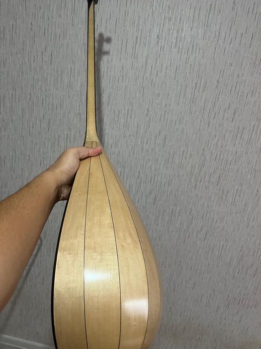 Домбыра сатылады.