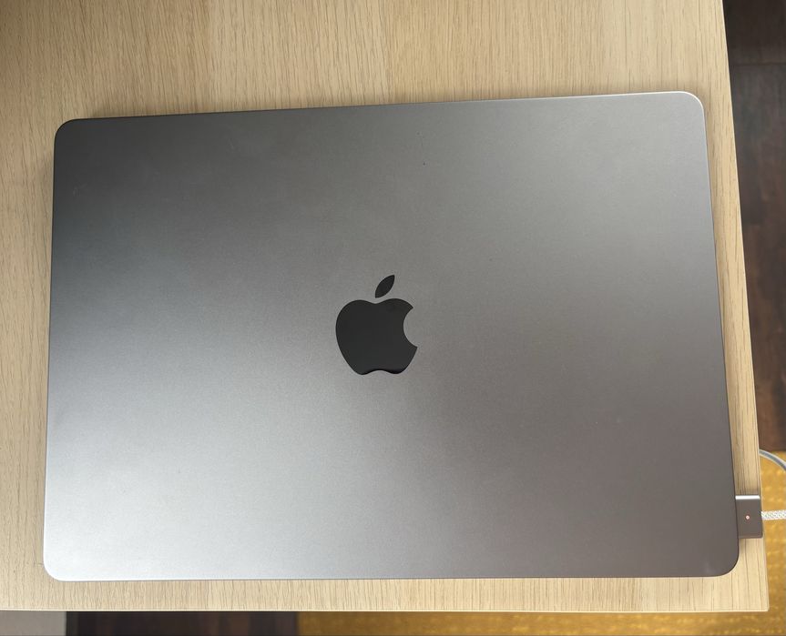 MacBook M3 16GB/256GB