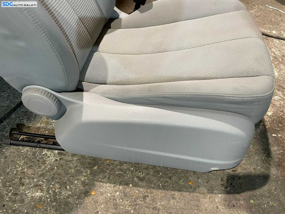 Scaun Textil Gri Dreapta Fata Pasager Volkswagen Passat B6 2005 - 2010 [X2874]