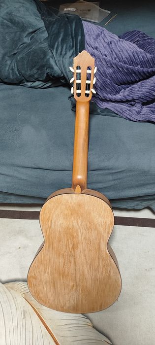 Продам гитару Yamaha c40 новую