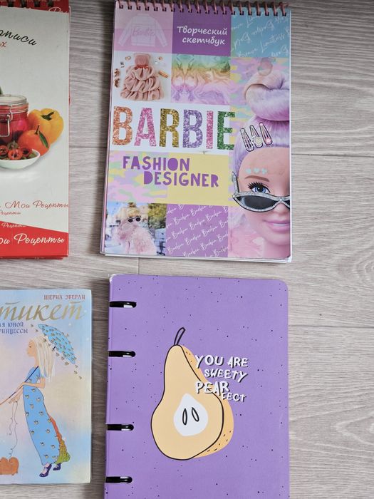Продам комплект книг для девочки