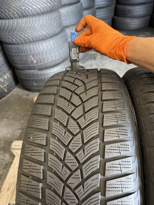 2 anvelope iarna 225/55/17 , GoodYear !