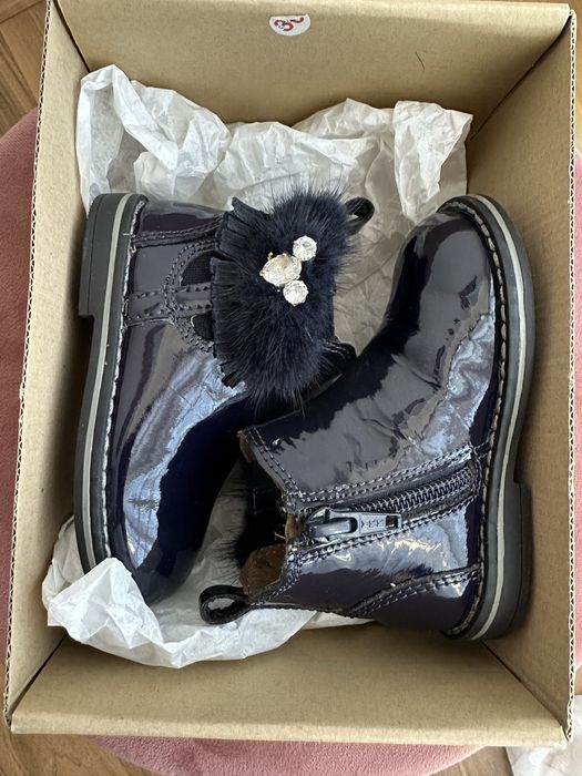 Ghete fetite din piele lacuita