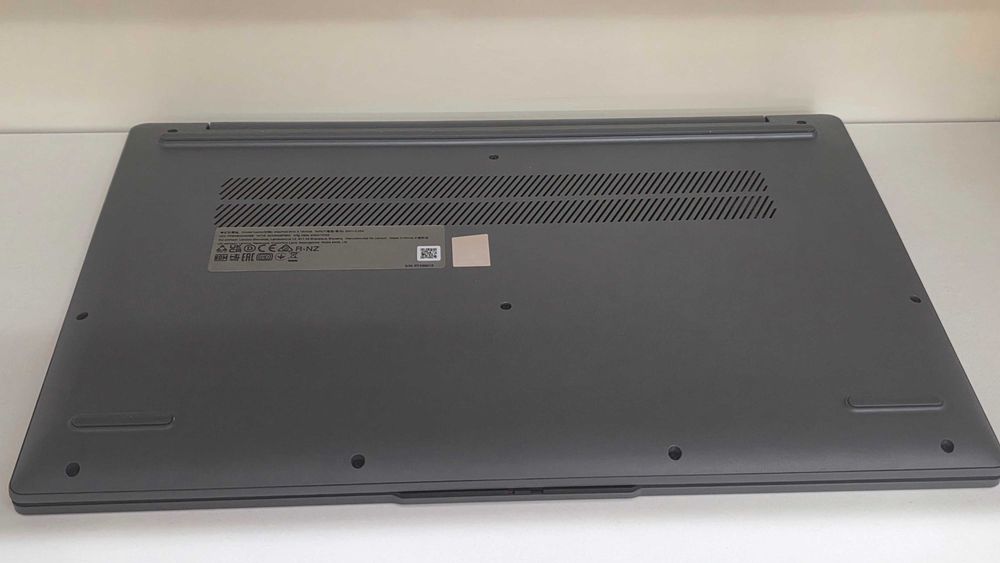 Лаптоп Lenovo IdeaPad Slim 3 15IAN8