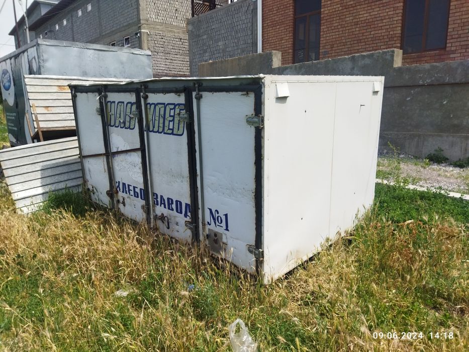 Продаётся термобудка хорошее  состояние размер 3.30