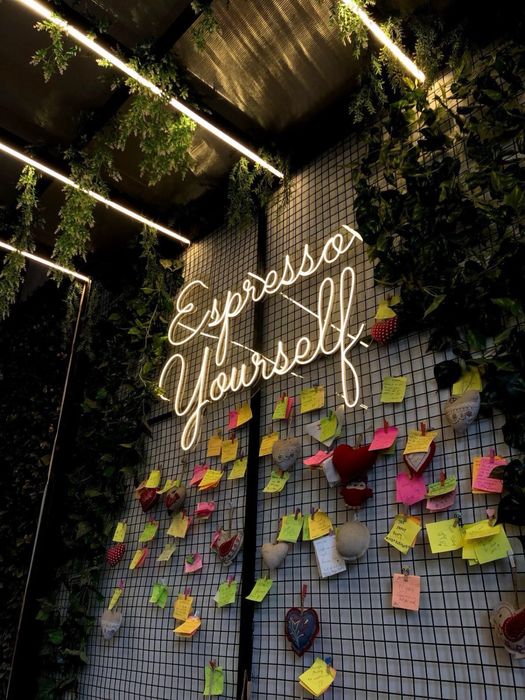 Неоновая вывеска