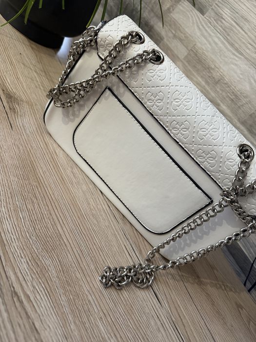 Дамска чанта guess