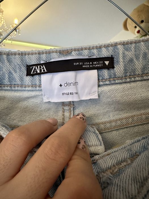 Прави дънки Зара.