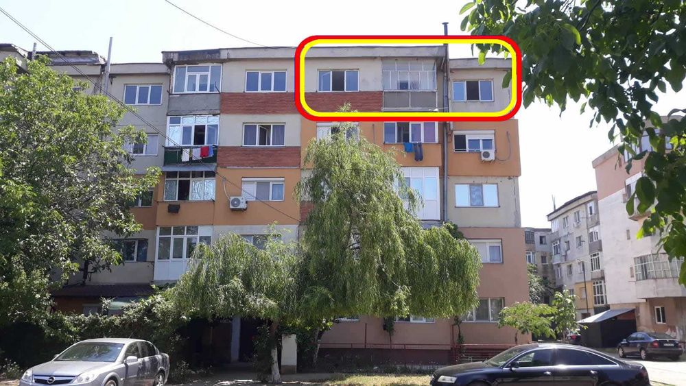 Vând apartament 2 camere, decomandat, 53 mp, str. Jiului, Calafat, etaj 4/4, acoperișul de deasupra refăcut