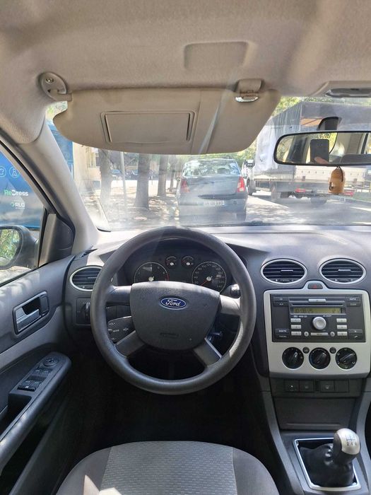 Vând Ford Focus 1.6 benzina