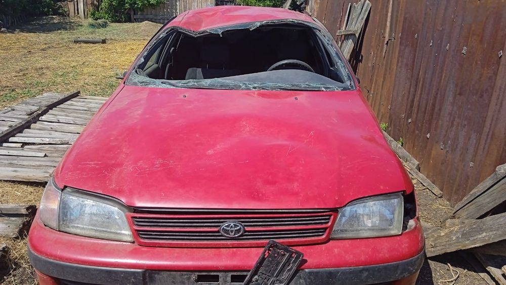 Тойота  карина  е  седан  на  разбор
