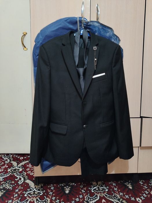 Kastyum shim  sotiladi bir iki marta kiyilgan kuyov kastyum arzon