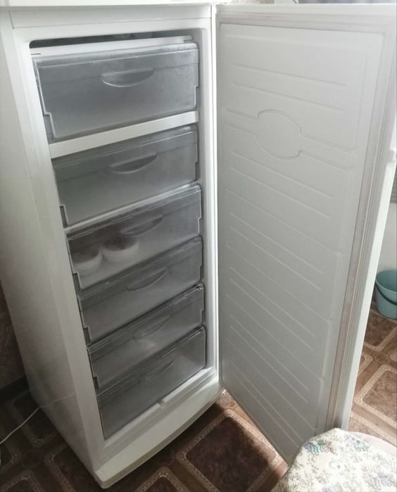 Продам морозильную камеру