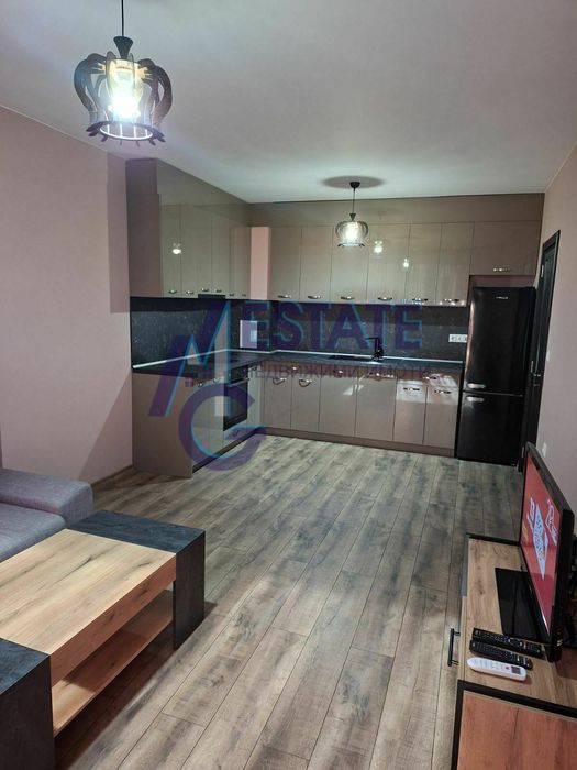 Дава се под наем Двустаен апартамент в Бургас, Славейков - 68 кв.м за 561 € - Снимка #1