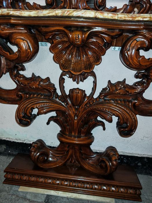 Антикварна дървена конзола