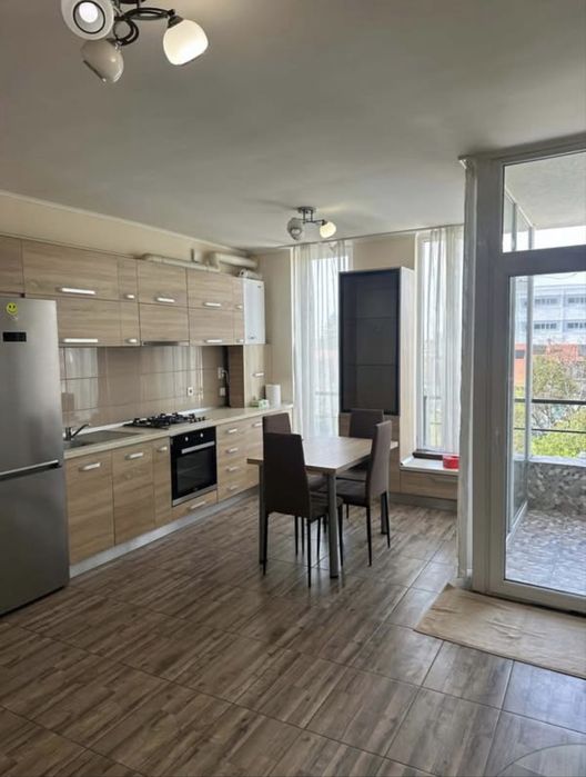 Inchiriez apt central