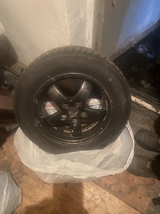 Диски с резиной.