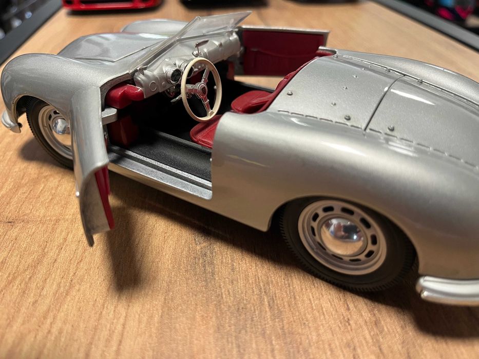 Метална колекционерска количка  модел PORSCHE 356A Cabrio 1960 1:18