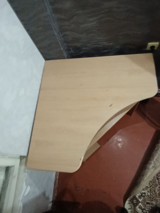 Стол письменный.