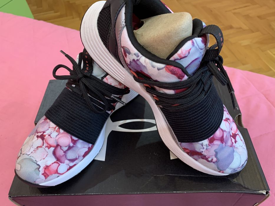 Дамски  маратонки Under Armour, N 37/ EUR  38,5 , стелка - 24,5 см.