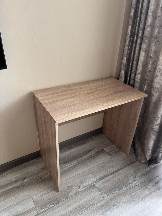 Стол деревянный