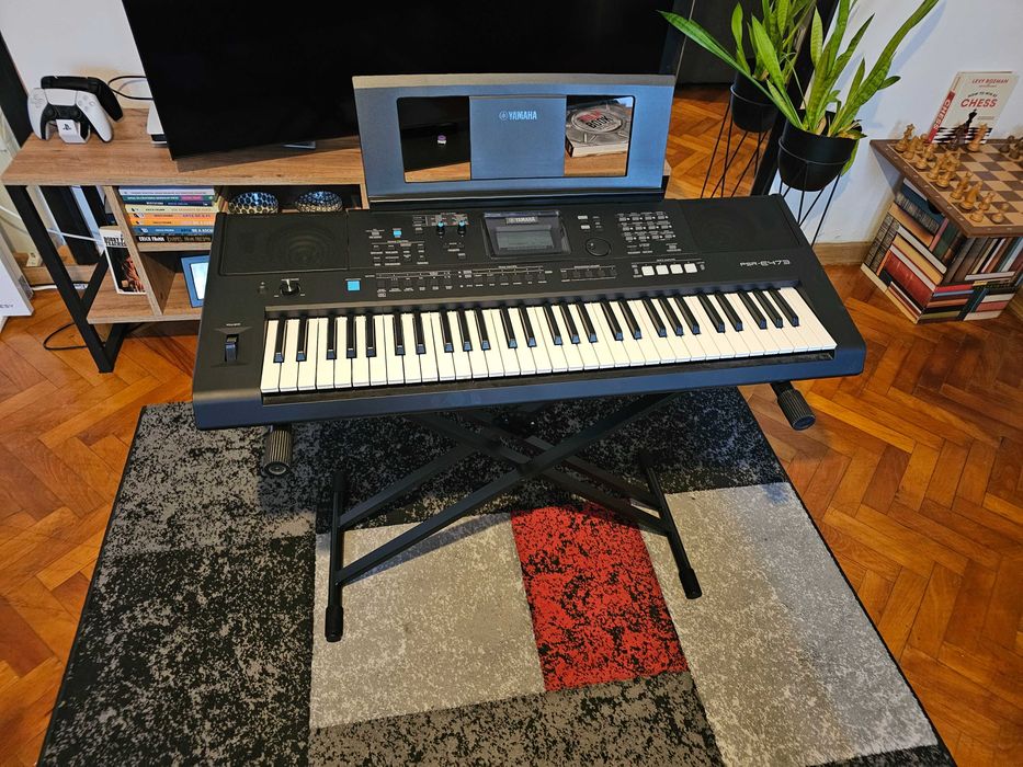 Yamaha PSR-E473 Keyboard, 61 keys with touch response, 820 sounds