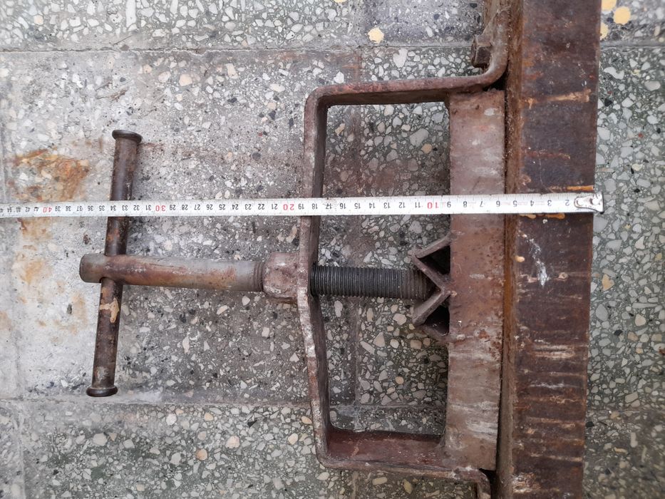 Тръбно менгеме,метчици и панти