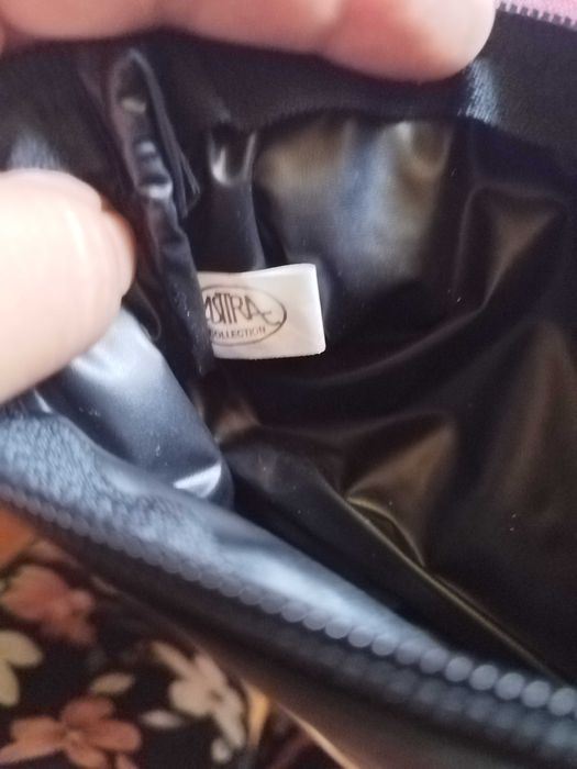 Trusa de călătorie, mica, neagra, de la: Kitana! Purtata o singura dat