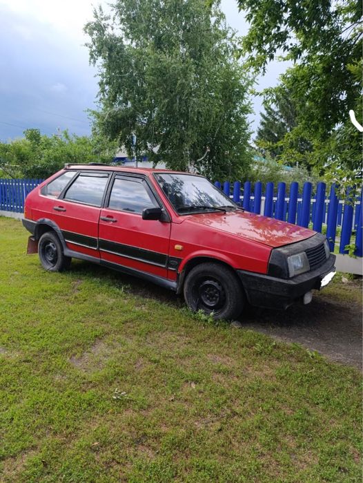 ВаЗ 2199 Продам, сел и поехал .1990 года.