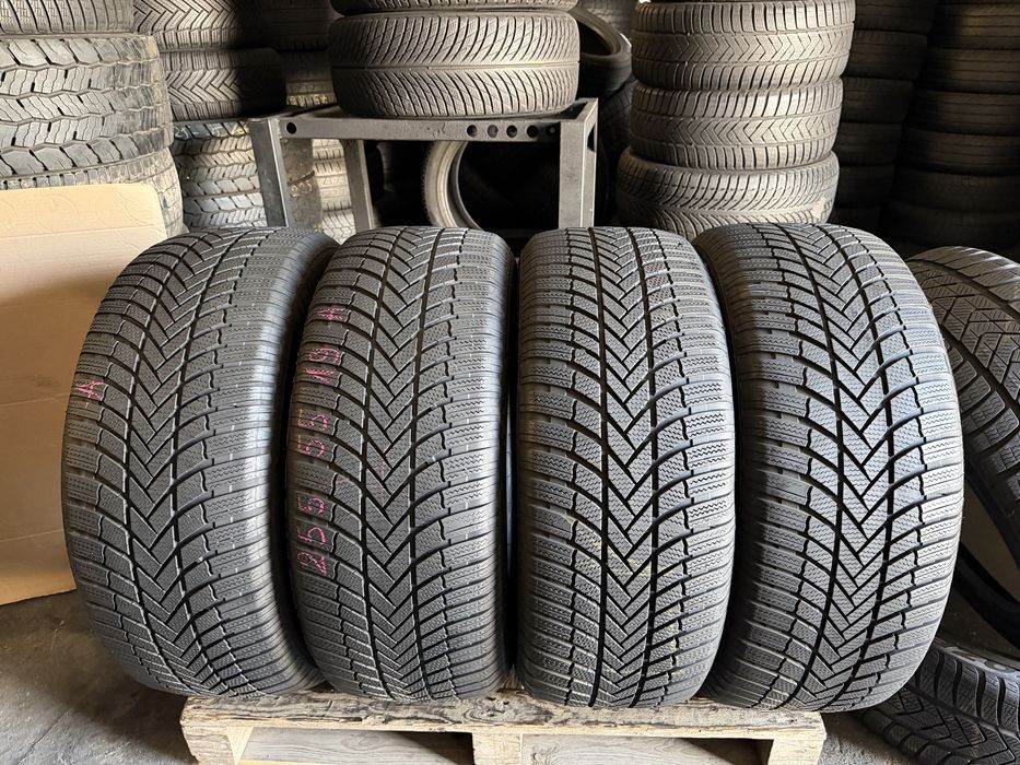 4 anvelope iarna 255/55/19 , Bridgestone , DOT 2023 , 6.4-6.8 mm