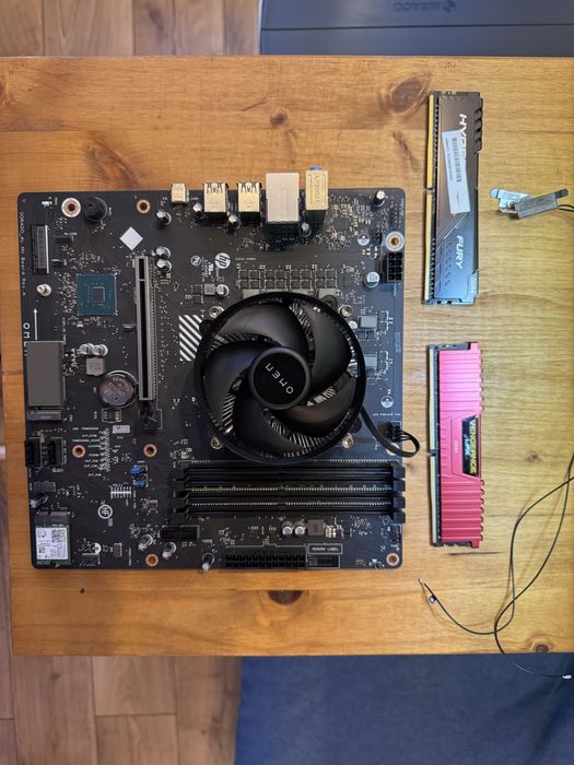 Placa de baza cu Procesor Intel i5, Cooler procesor si 24Gb DDR4