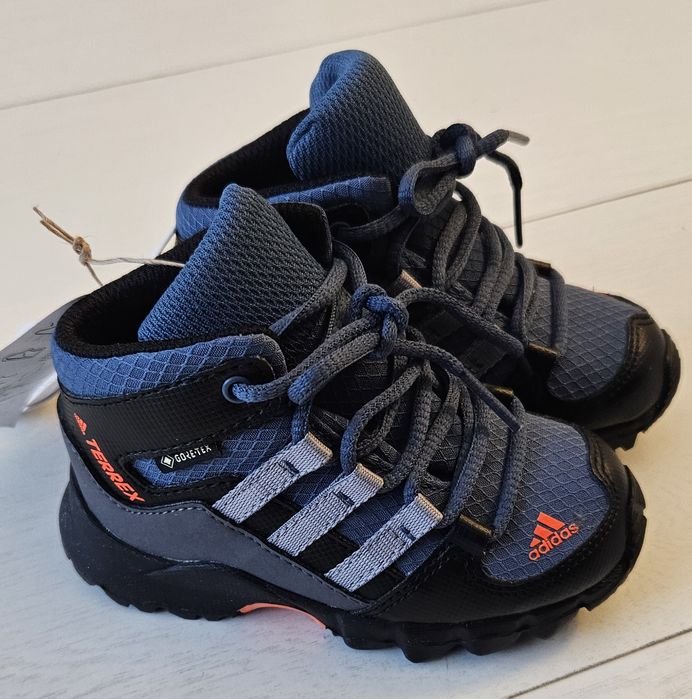 Adidas детски боти