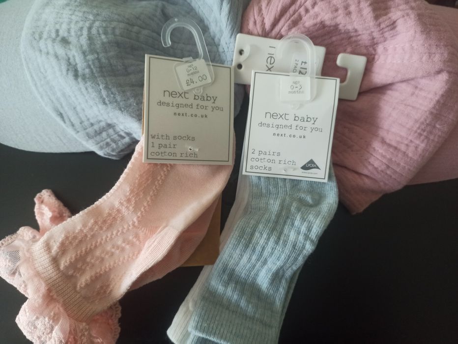 NEXT шапки за момиче + чорапки