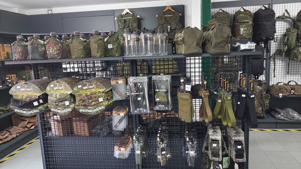 Стелаж за дрехи за магазин