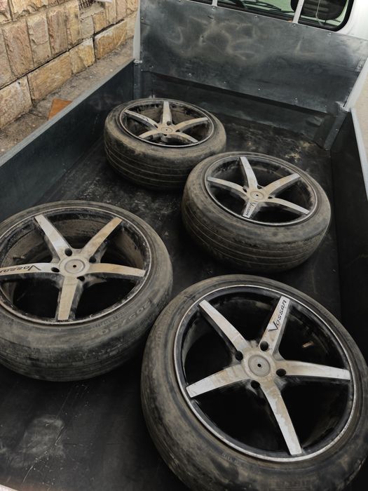 Продаются диски Vossen для автомобиля