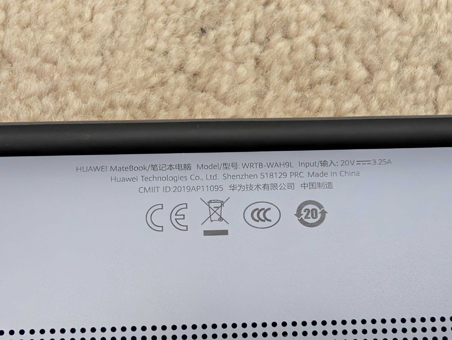 Laptop Huawei Matebook 13, display spart, in rest functional pt piese ...