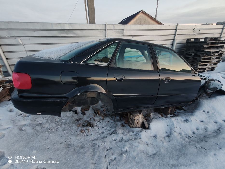 Продам ауди б4 на запчасти.
