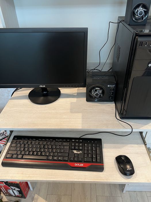 Kompyuter Asus va boshqa qo’shimcha buyumlari bilan