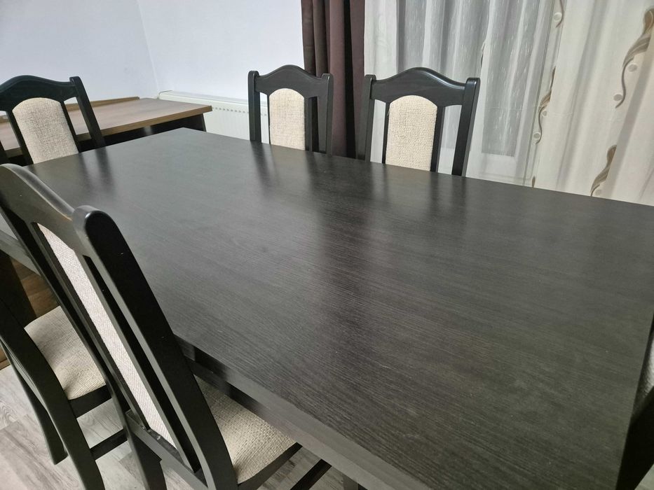 De vanzare masa lemn masiv si scaune