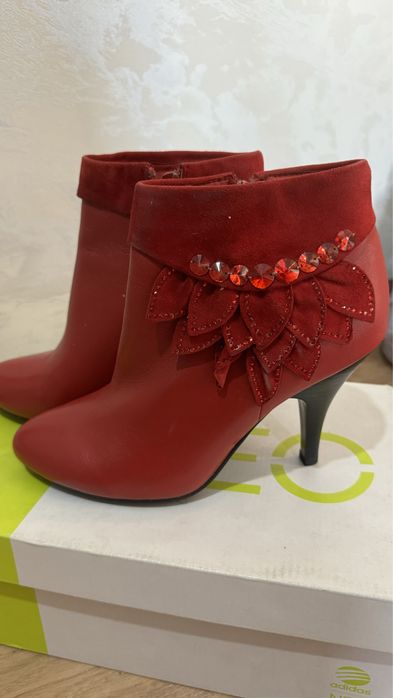 Продам женские модные полусапожки