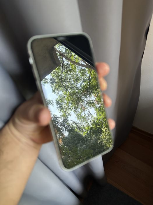 iPhone 11 white cutie