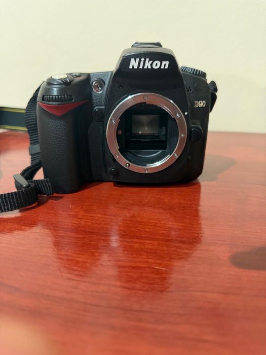 Nikon d90 cu obiectiv tamron 18-200 f4,5/6,3
