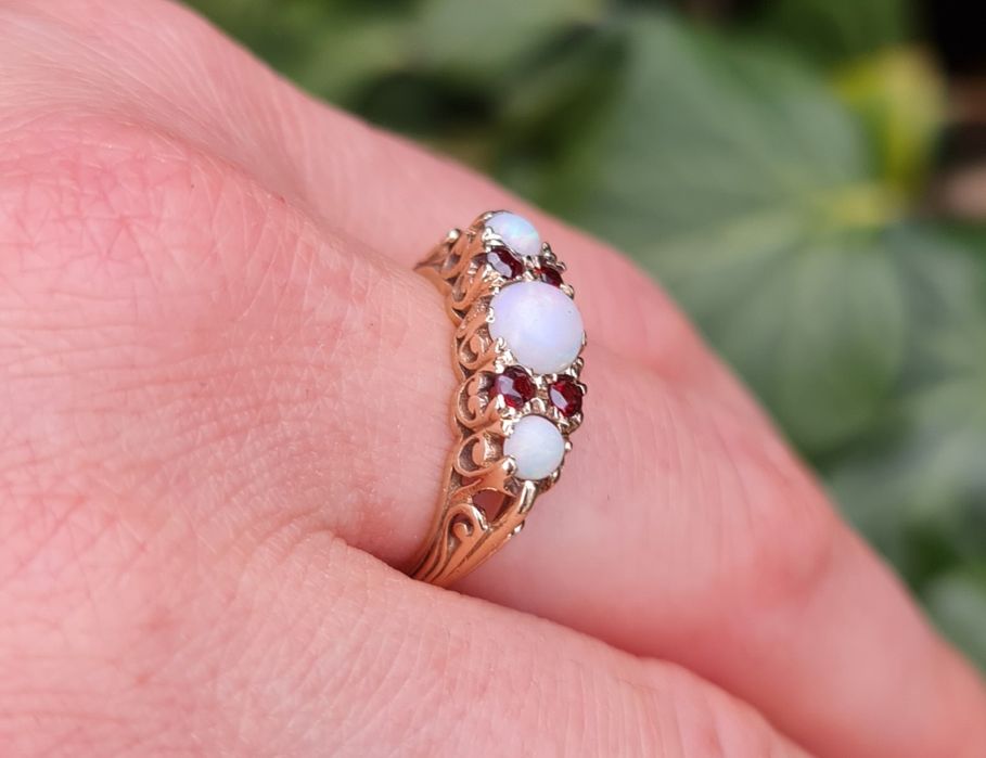 Inel vintage aur galben opale și granate naturale