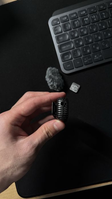 Микрофон Dji mic 2. Можно подключить к телефону.
