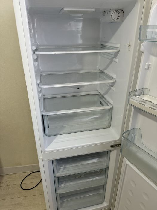 Холодильник марка Samsung