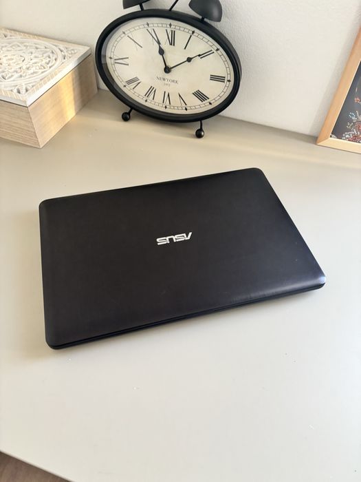 Asus 15.. Procesor i5-8th Gen. SSD 256 gb. 8gb ram ddr4
