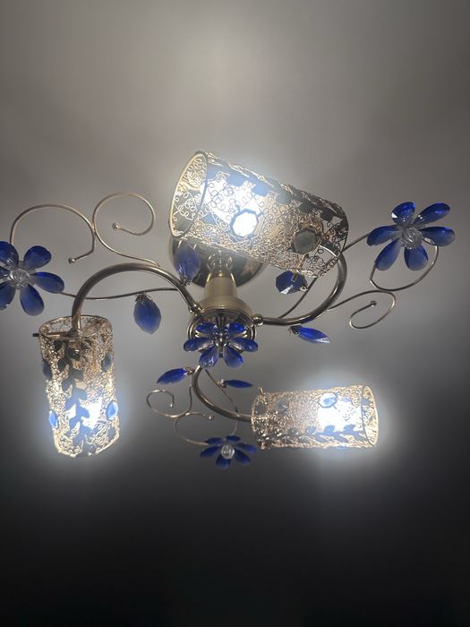 Продам люстру в идеальном состоянии