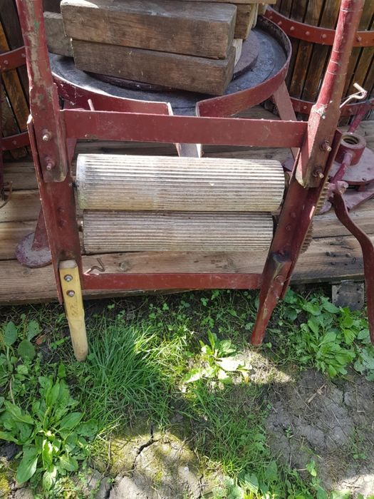 Presa struguri cu zdrobitor